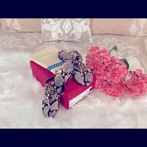 🌟Tory Burch Snake Printed Leather Sandals🌟